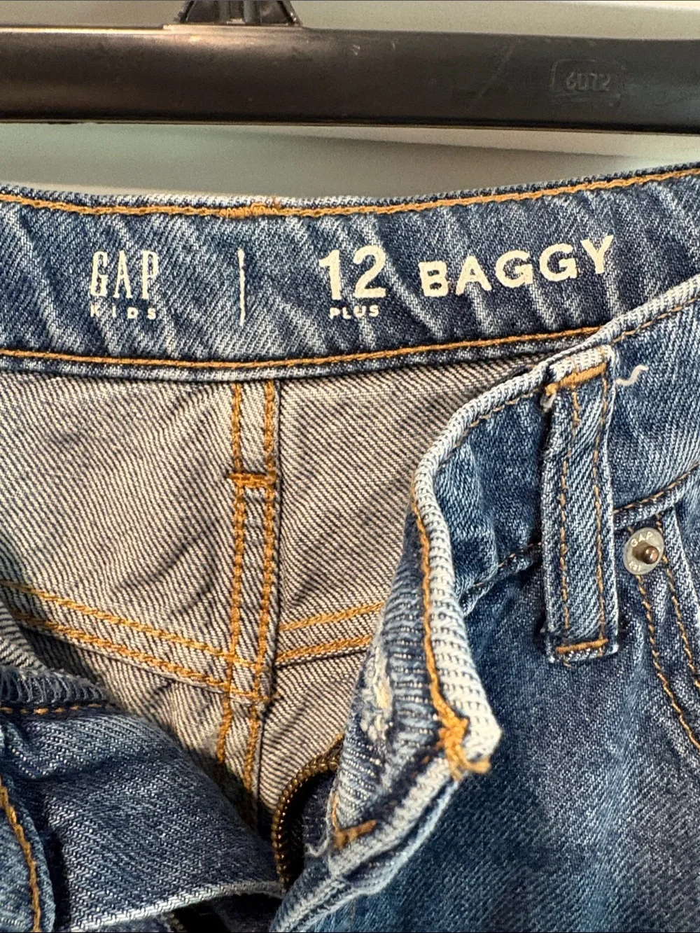 GAP Baggy Jeans in Medium Blue Denim